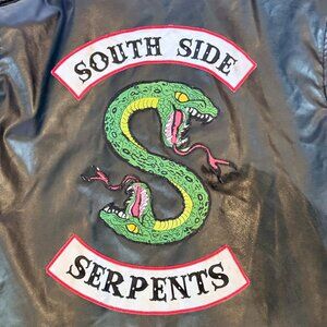 JUGHEAD RIVERDALE SOUTHSIDE SERPENTS JACKET 2XL Black Fully Complete! EUC